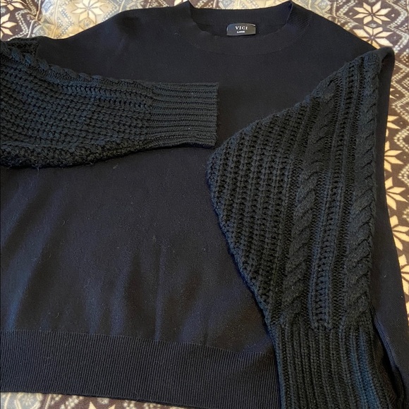 VICI black oversized crewneck sweater with cable knit sleeves Size Large - Picture 8 of 10
